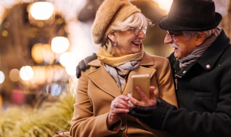 Witaminy dla seniorów na Dzień Babci i Dziadka – zdrowy prezent zamiast kwiatów