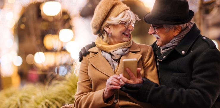 Witaminy dla seniorów na Dzień Babci i Dziadka – zdrowy prezent zamiast kwiatów